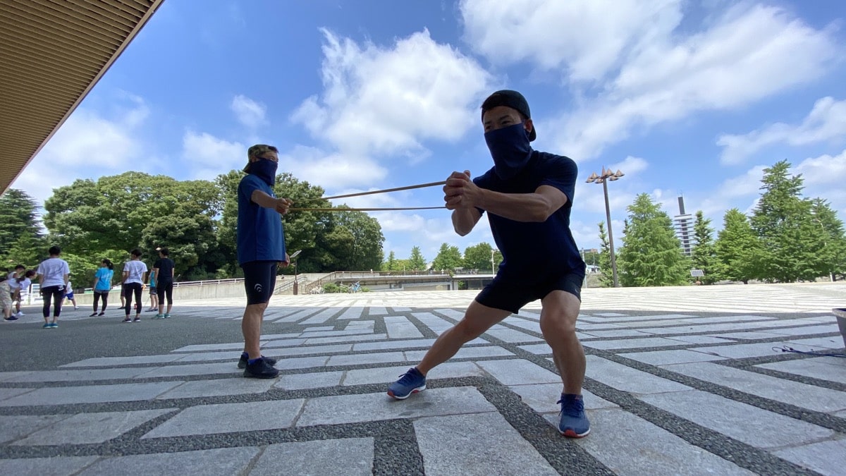 スキーヤーのためのファンクショナルトレーニング:立位姿勢でコアアクティベーション