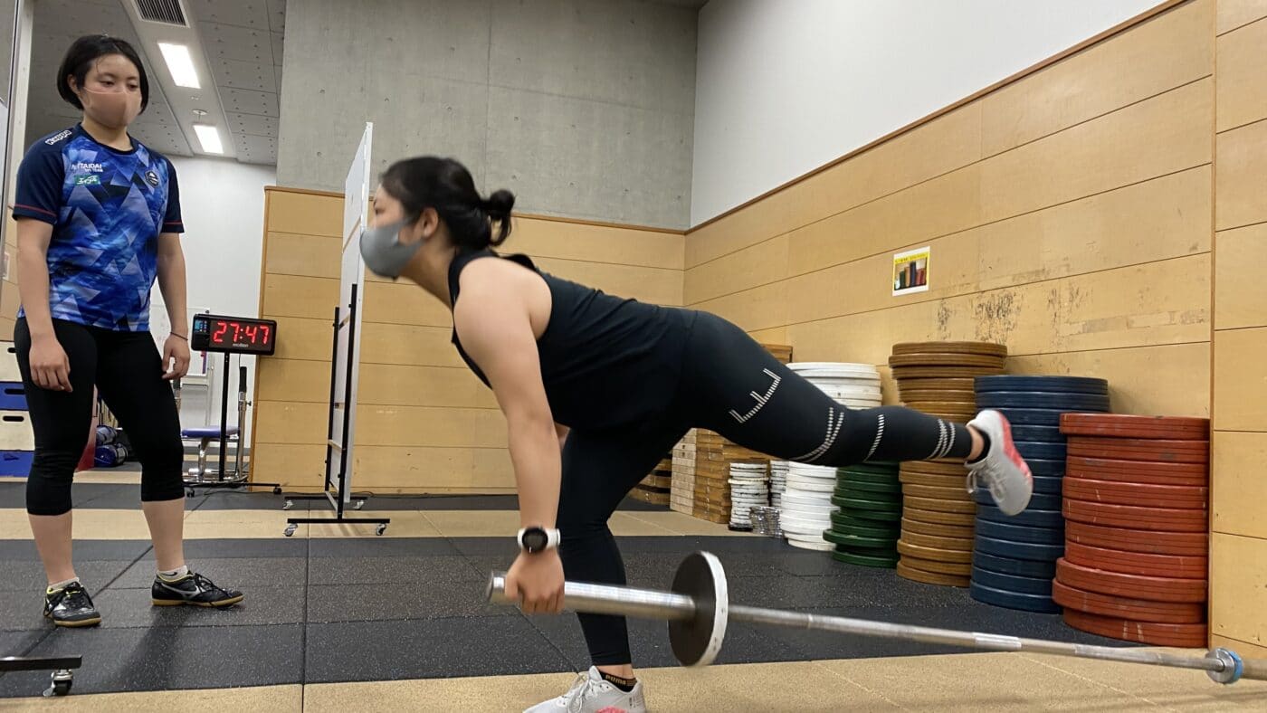 左右差解消! 四肢対称性を高めるスキーオフトレのポイント 1 シングルレッグデッドリフト(ランドマイントレーニング)、アシンメトリーエクササイズで四肢対称性をトレーニング