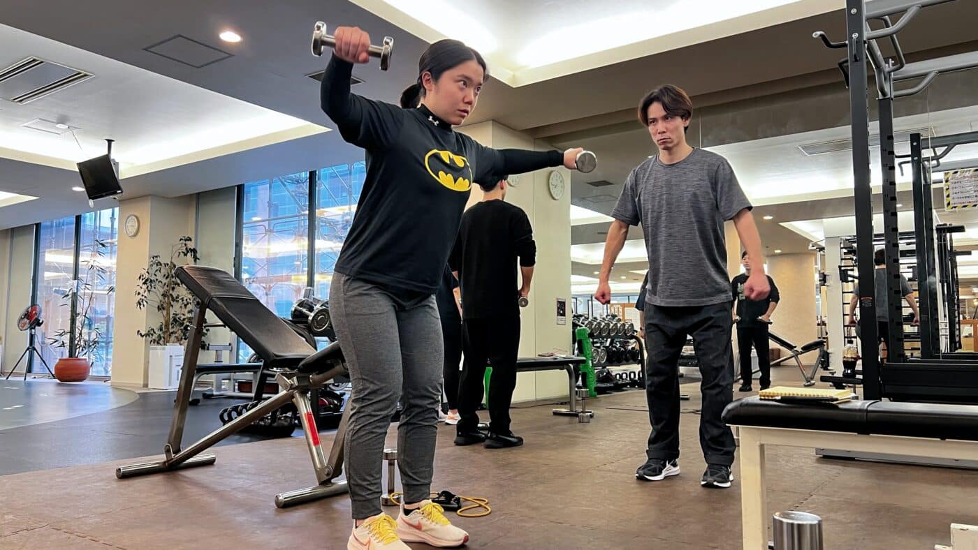 セサミスポーツクラブ、新入社員研修、ダンベルエクササイズ