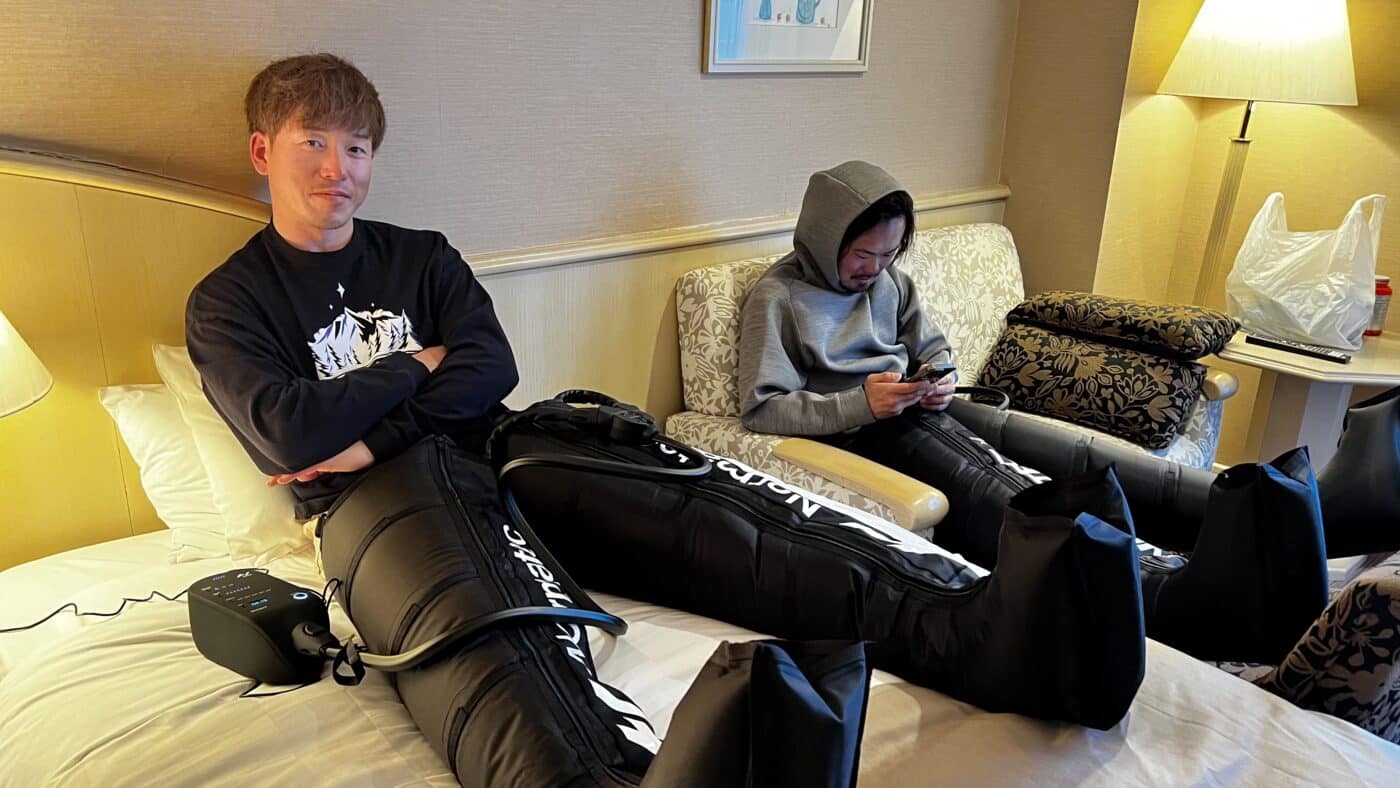 スキーシーズン、蓄積疲労、回復法、エアコンプレッションデバイス、着圧ガーメント